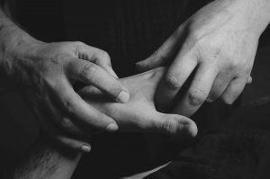 Hand Palpation - Darren Stoyle Acupuncture Torbay UK